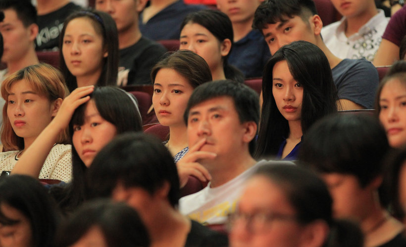 因住宿条件好而闻名的大学，一边休息一边吹海风，你羡慕了吗？
