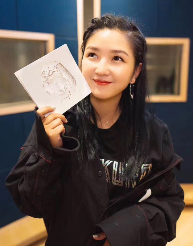 超女何洁的劲爆情史，和释小龙分手后高调嫁人，与前夫互爆黑料