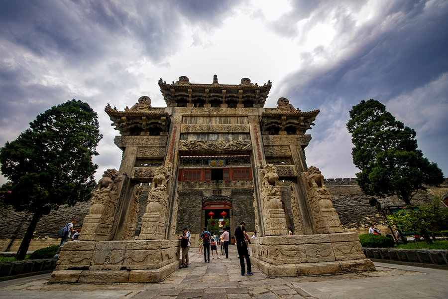 详细探索杜甫《望岳》的丰富含义