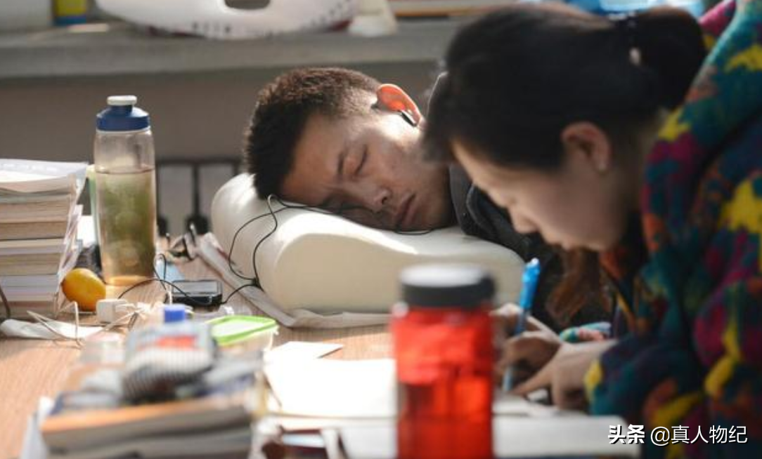 一组清华大学“偷拍照”流出，“放纵成瘾”的大学生，该醒醒了