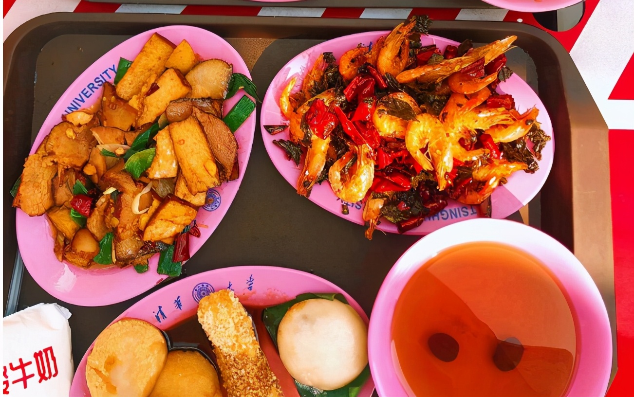 清华大一新生晒出食堂饭菜，看到价格后，学生：真想去吃一次‍‍