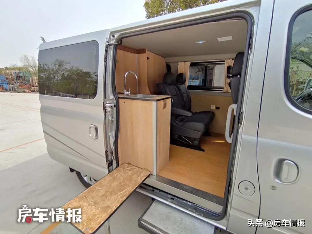 13.98万起的大通房车，不到2米高有厕所和大床，C2本就开