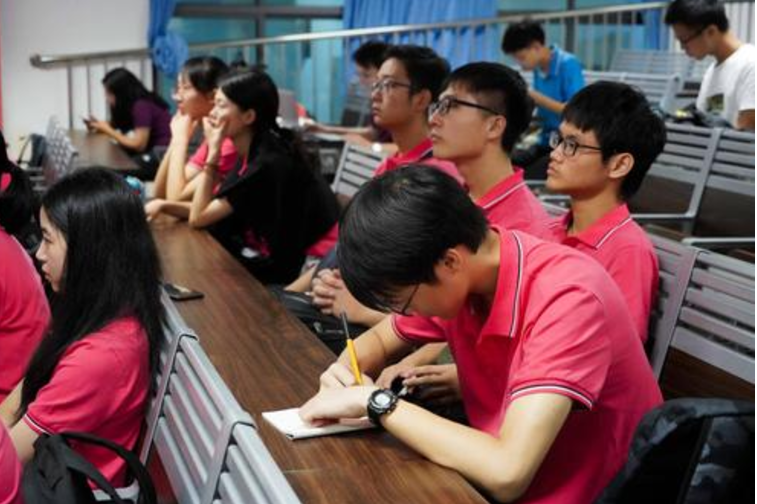 王俊凯大学英语成绩曝光，四六级高分通过，背后的原因值得深思