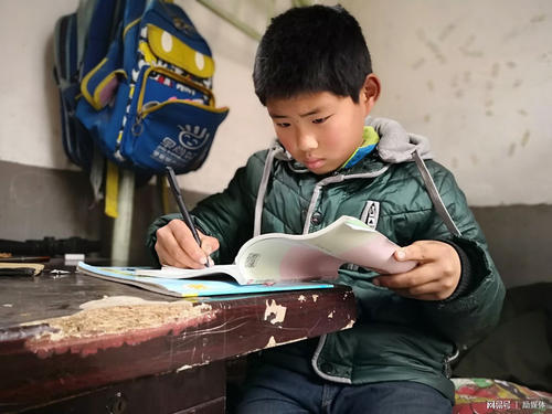 考神王百洋：九省理科状元，两次跳级，高考716分被北大录取