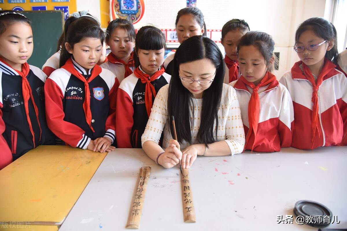 取消培训班的周末孩子们怎么过？拼的是家长，对学霸毫无影响