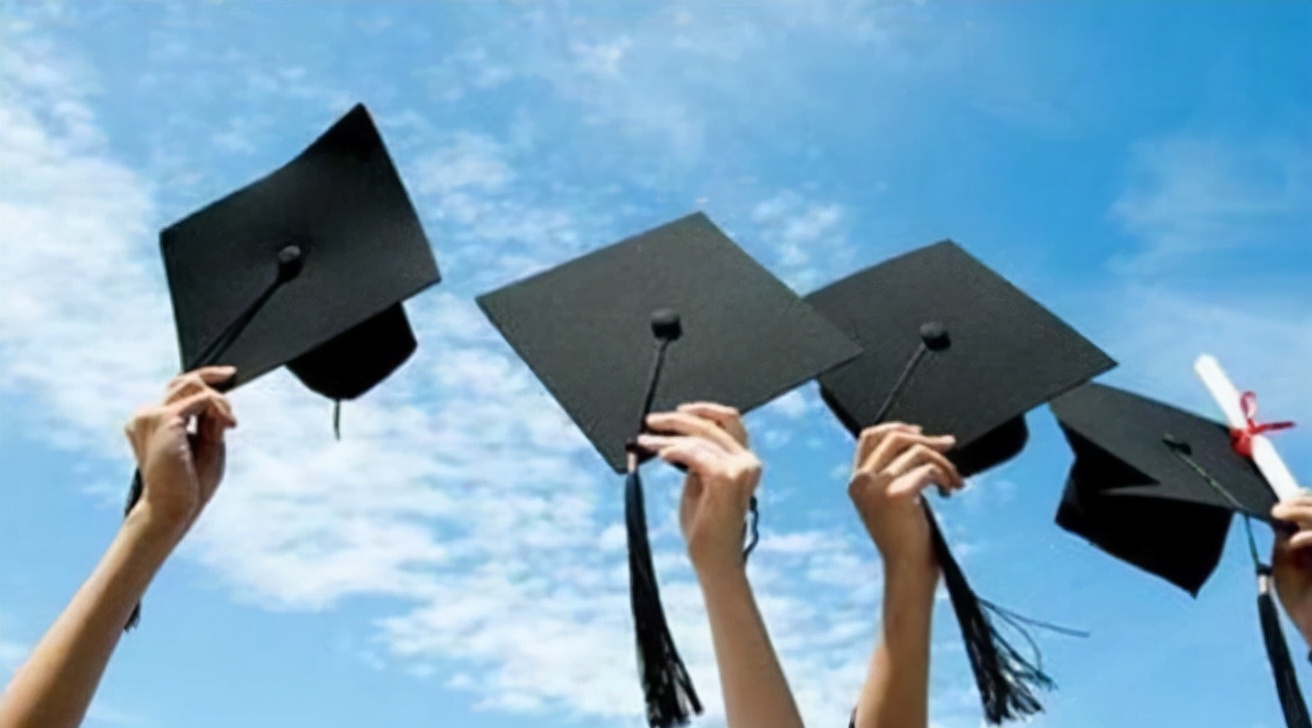 谁说本科至少要读4年？首批“3年制”本科生毕业了，学历不简单