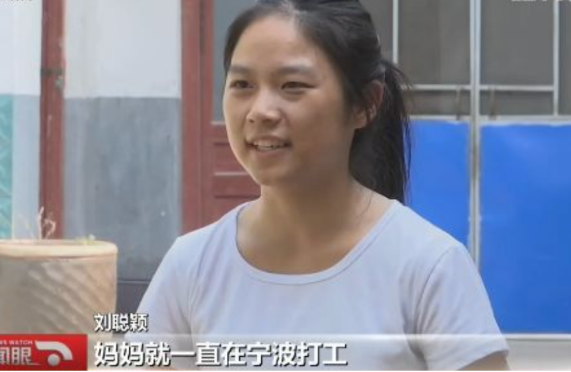 父亲早逝，母亲外出务工，19岁女生打工挣学费，为她点赞