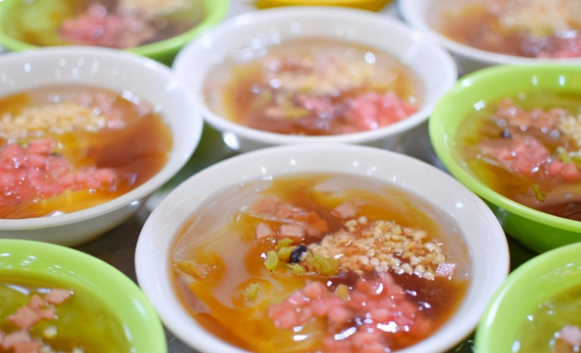 四川大学的伙食惹人羡，看完忍不住流口水，不少学生后悔没考川大