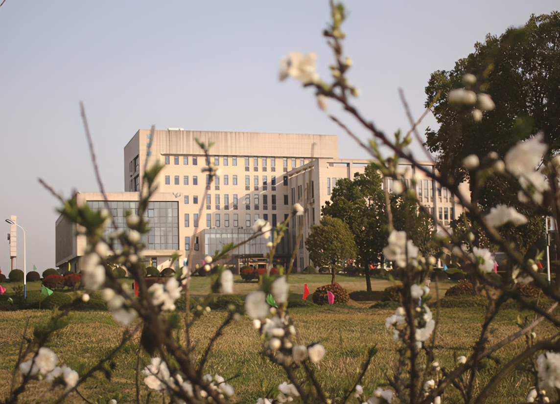 徽商职业学院学校图片