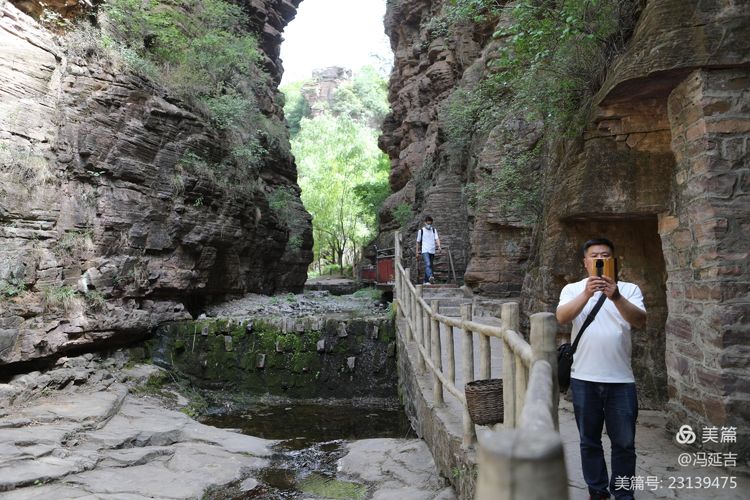 冯延吉：春游万仙山景区