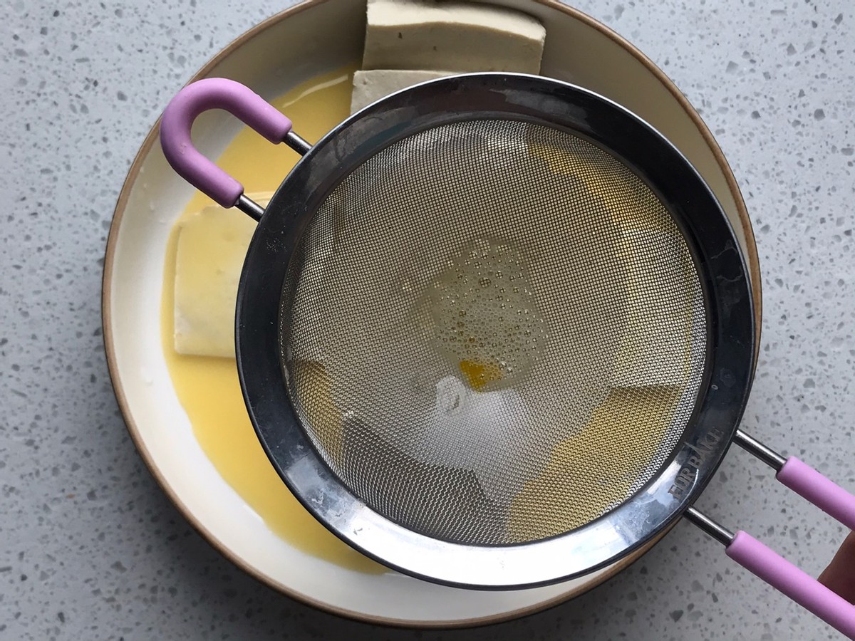 豆腐蒸鸡蛋的家常做法（7步鲜香入味爽滑好消化）