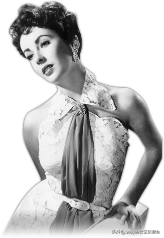 大寒时节的颈间风度——从纳芙蒂蒂王后开启的围巾简史