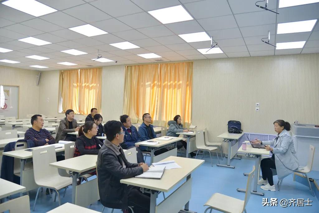 兰州市教育专家团队来华亭一中开展高考备考研讨交流活动