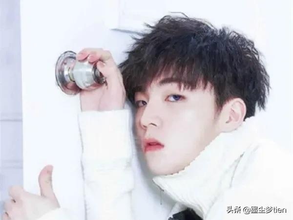 娱乐圈里的5位锡纸烫男神，千玺帅气，农农可爱，看到王源：刚哥