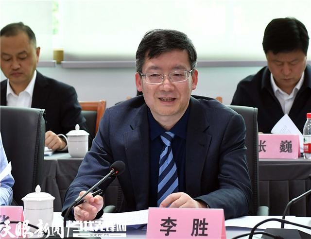 获党中央表彰，填补国内空白，上榜福布斯！这9位董事长都来自四川大学！