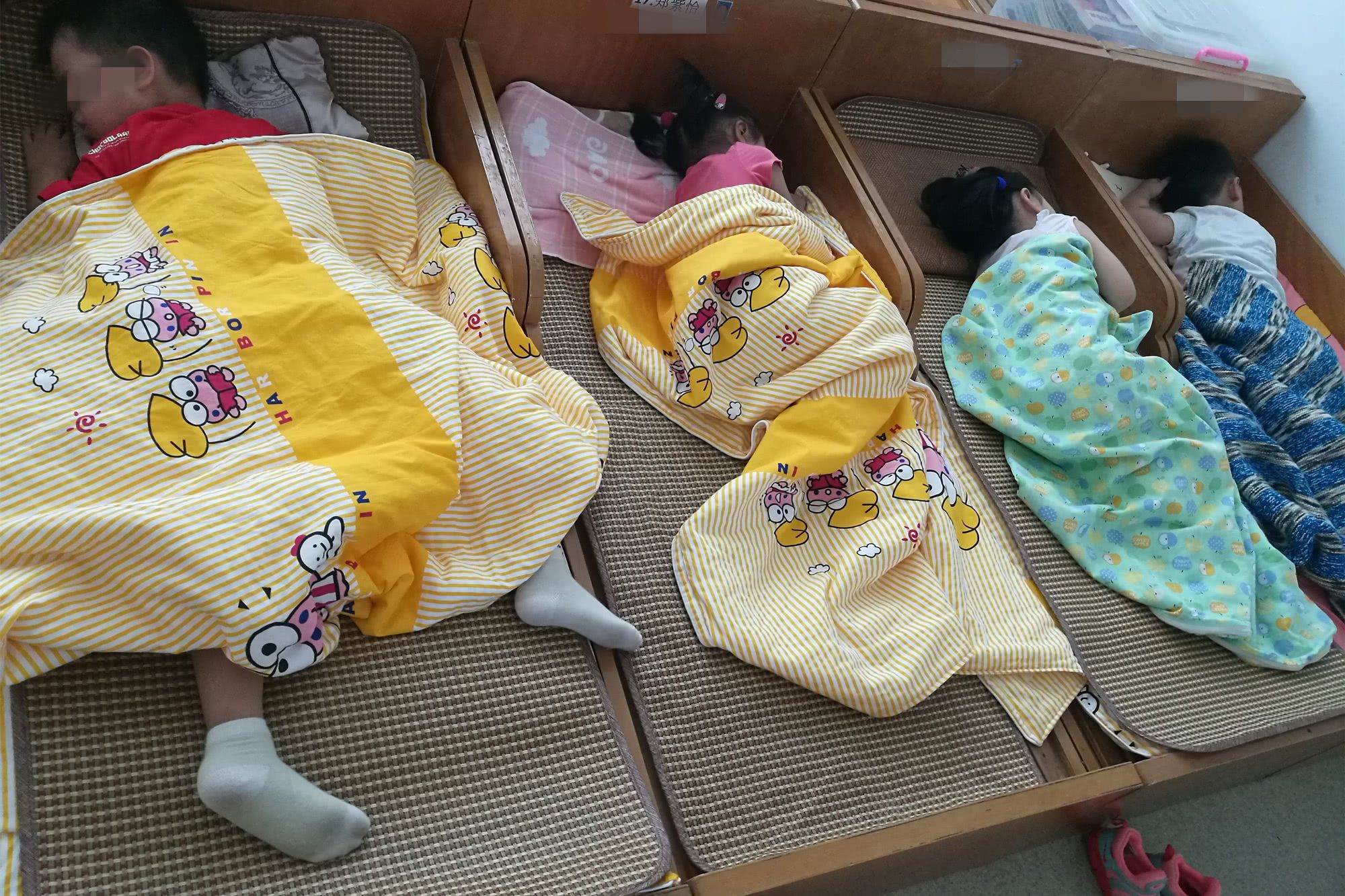 公立幼儿园和私立哪个更好？三大区别家长要提前了解，慎重做选择