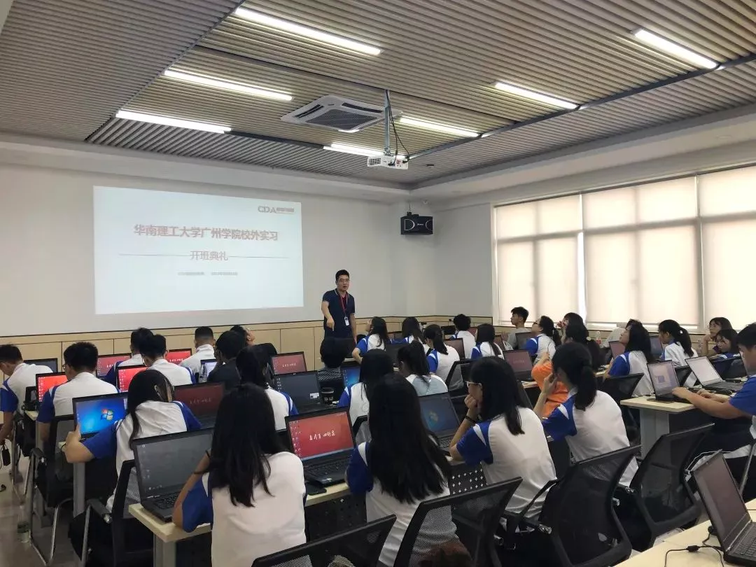 华南理工大学广州学院经济学院 | 财不理你别急,经济学院拍了拍你