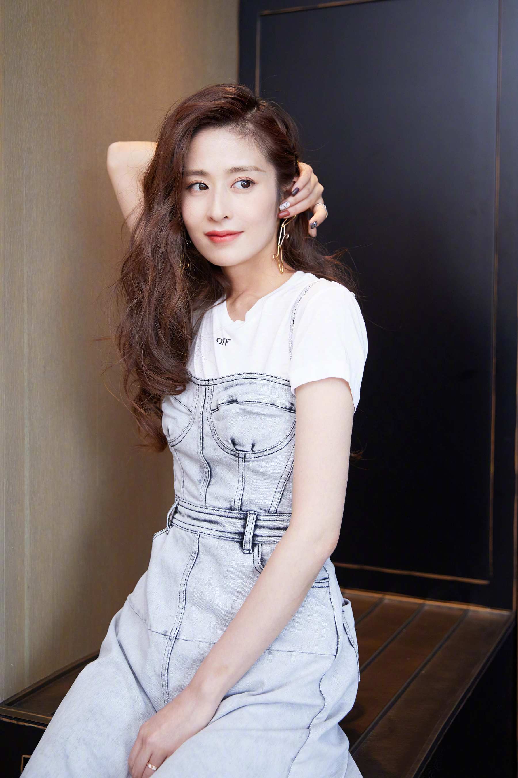 杂草女孩颖儿逆袭为女神，父母为了培养她差点离婚