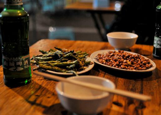 吃什么能快速解酒？医生提醒：酸奶蜂蜜都没用，这3招才科学有效