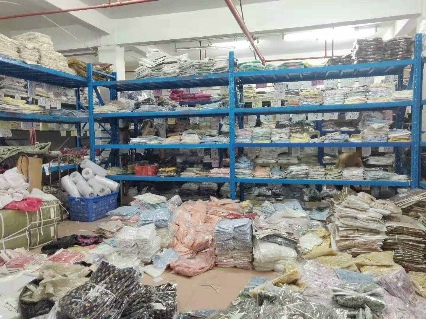 揭秘服装市场上的 一手货源 猫腻「服装批发市场炒货」