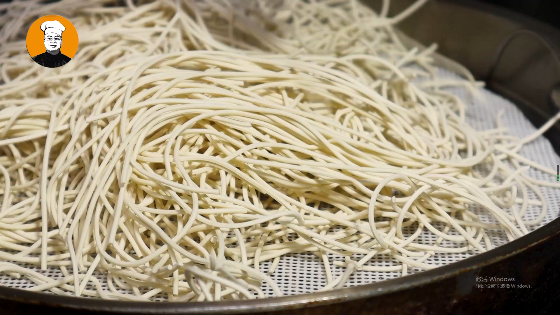 做焖面时，一定不要直接下锅焖，多加这一步，面条入味劲道超美味