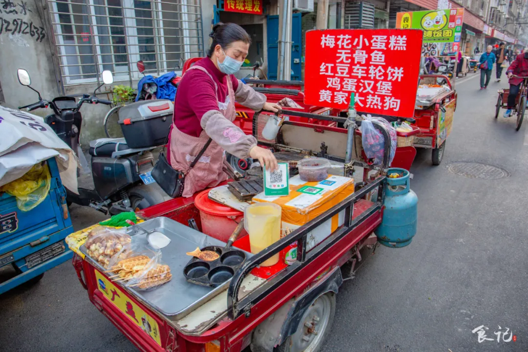 翘得很！襄阳人念了十几年的梅花小蛋糕，想吃真得靠运气...