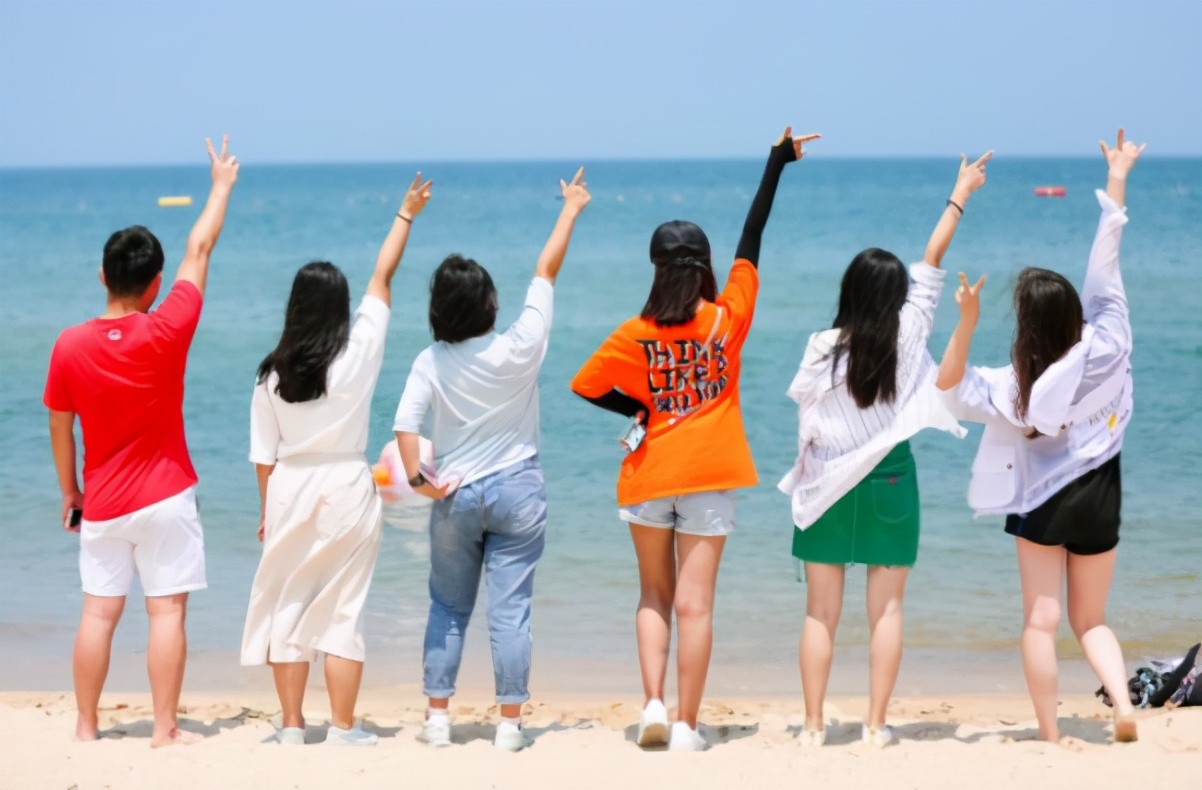 上联：犯人印刷考生答，下联：警察拆封老师查，横批：试卷真忙