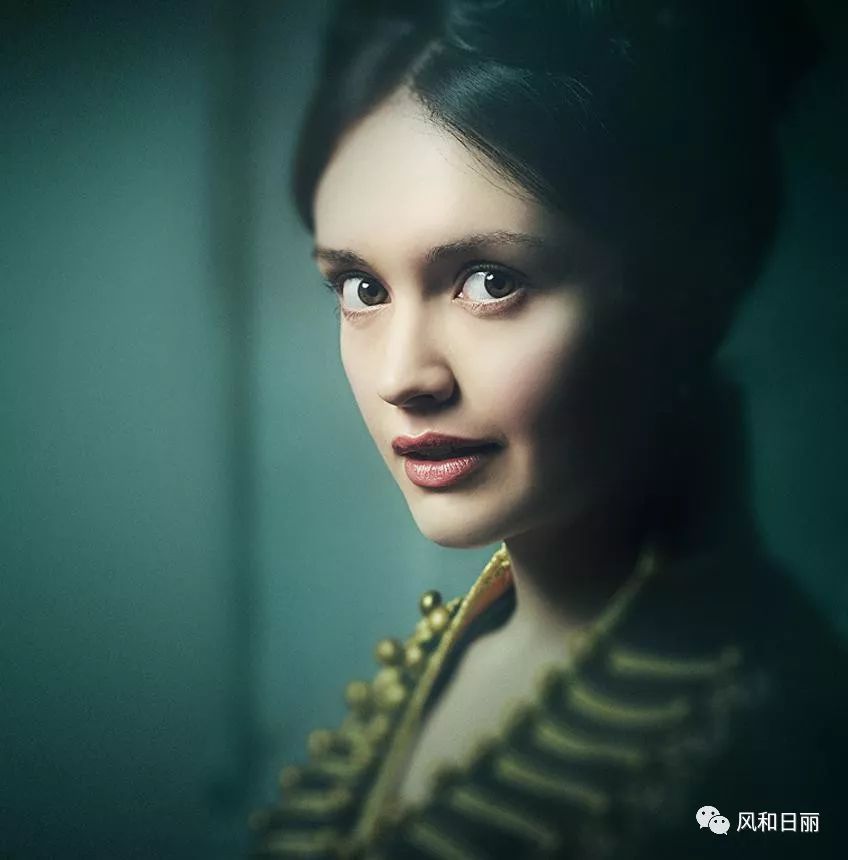 《彗星美人》:68年前演员换代的厮杀舞台