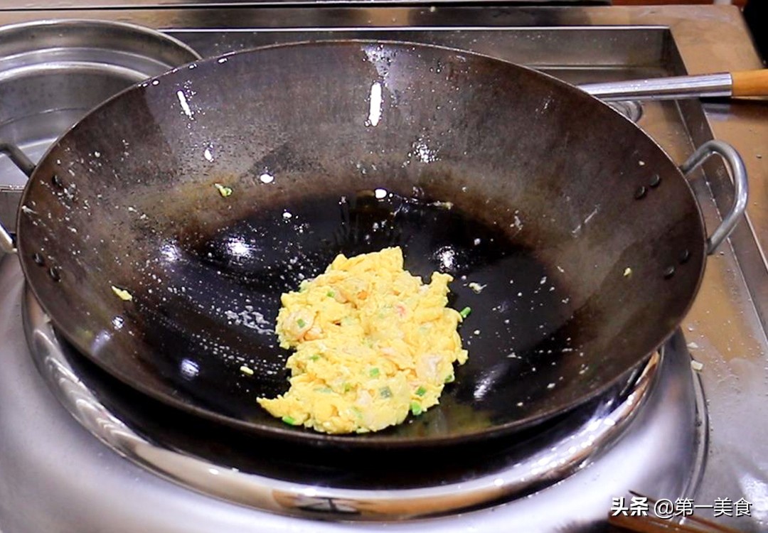 虾仁炒蛋家常做法，掌握这几个诀窍，鸡蛋滑嫩，虾仁口感鲜脆