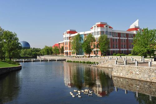 从高校名称上能够区分“公办”与“民办”？