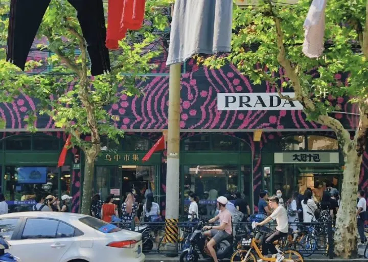 一把伞卖10万,被有钱人疯抢!最受欢迎的豪车,败在了网红身上?