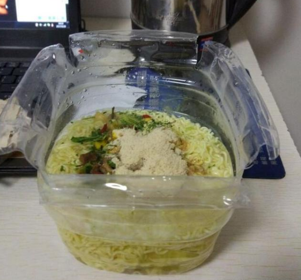 一个月生活费1200元有多穷？大学生真实开销曝出，少了是真不够用