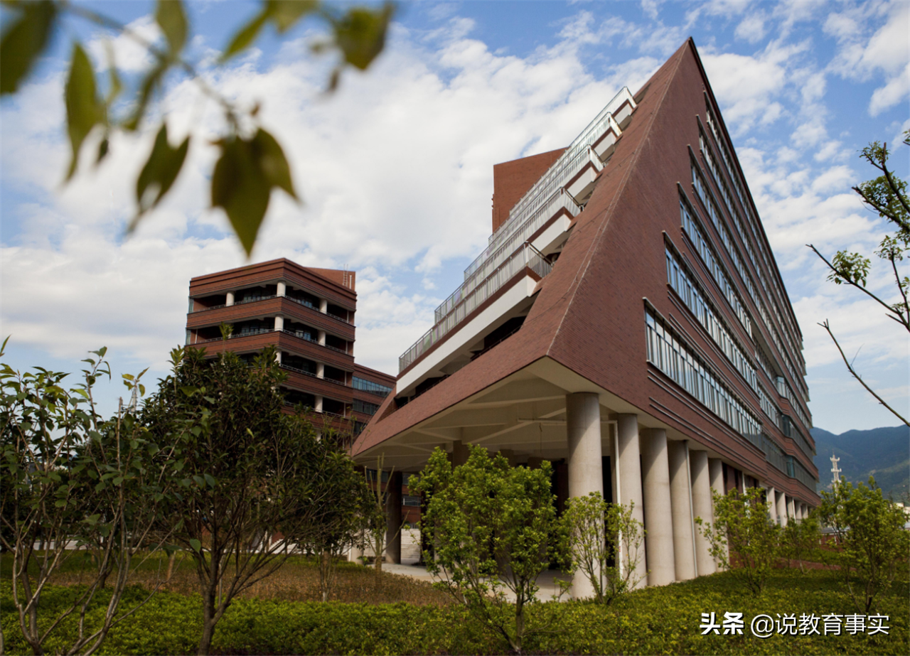 2021年高考1078万人，巨大竞争压力下，高考生迎来“三大”好消息