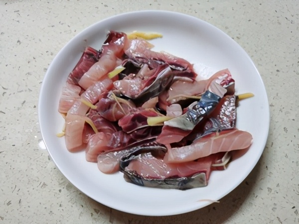 每天一道简单家常菜~捞起脆肉鲩
