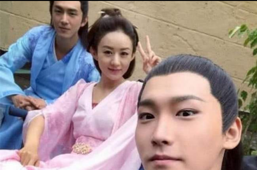 当红男星邢昭林与北电女学生电梯亲热？网友：啥昭林？谁啊