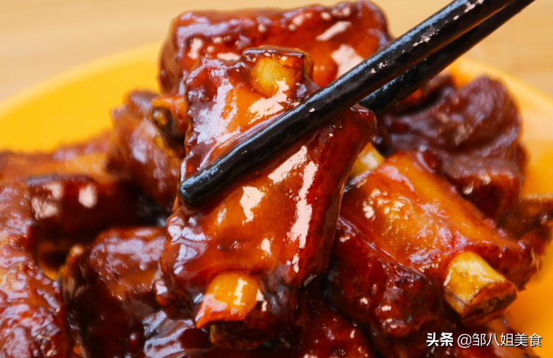 做糖醋排骨，掌握好三个步骤，排骨又好看又好吃，颜色红亮味道香