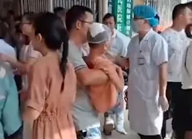 突发！一小学发生砍人事件致39伤，行凶者身份披露