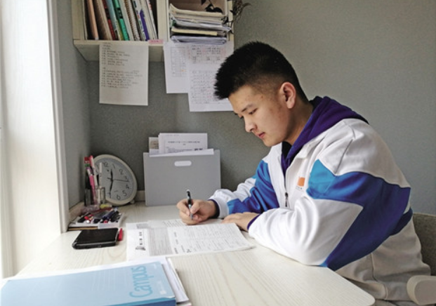 上大学后才了解，高中“走读”和“住校”区别很大，容易影响分数