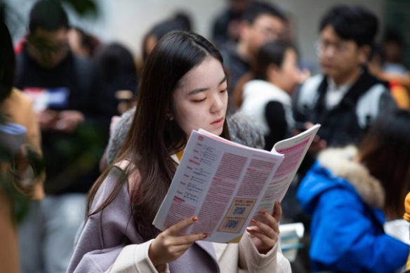 5类岗位从事业编改为合同工，福利待遇减半，难道铁饭碗不铁了？