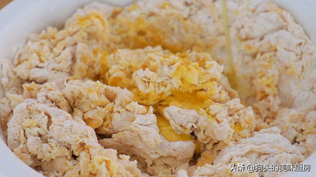 一块南瓜2个鸡蛋，不同烤箱不用蒸，教你做出金黄又蓬松的面包