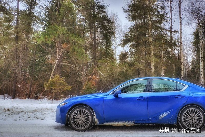 2021年雷克萨斯IS 300 AWD：运动型三厢车