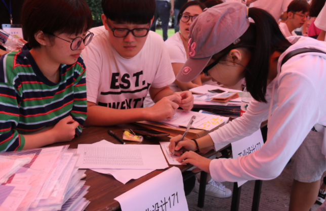 大学生恋爱特点（刚上大一就有人追的女生）