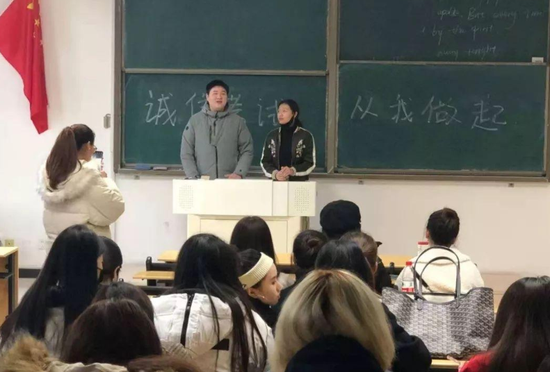 大学就读期间，若出现挂科重修会被记入档案里吗，看辅导员怎么说
