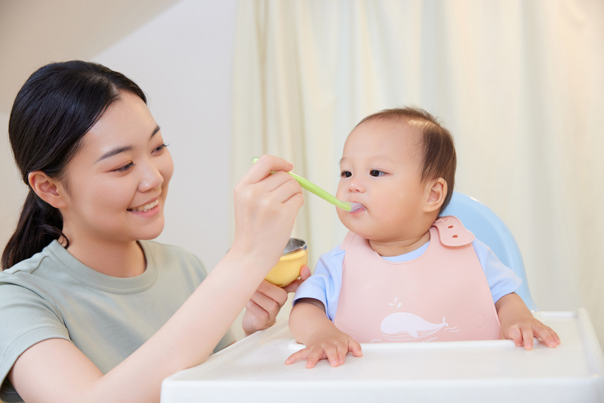 营养师：一岁前宝宝食物“黑名单”出炉，牛奶、海鲜、柿子皆上榜