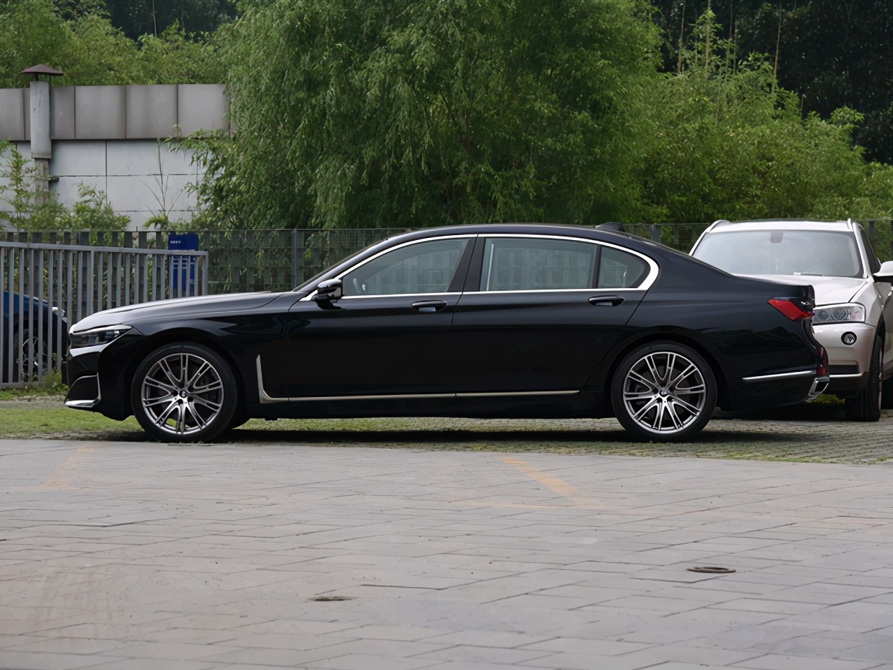 开完宝马740li,再换到奔驰s级上,车主:开起来差距很明显