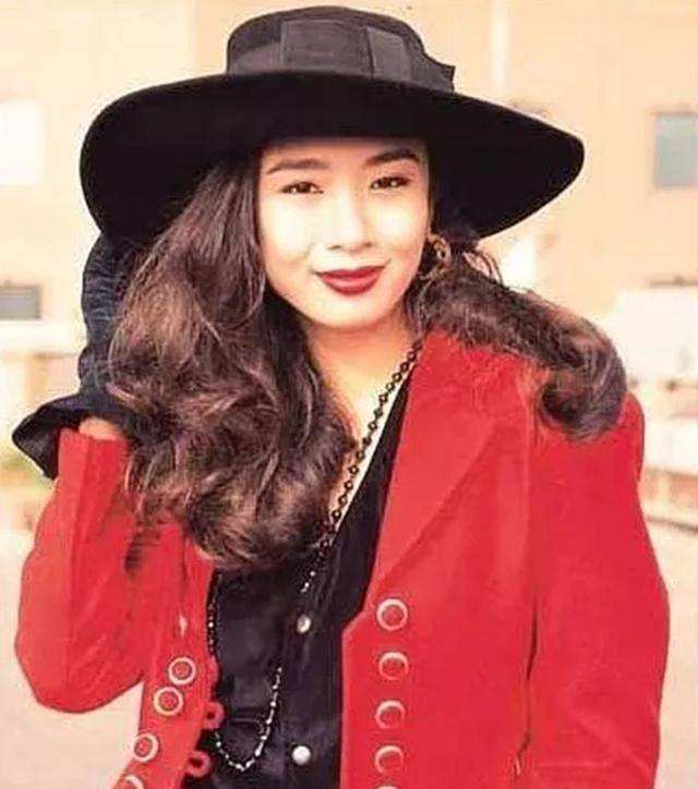 57岁“艳后”吴家丽：狠拒成龙又惨遭劈腿，情路坎坷为爱单身至今