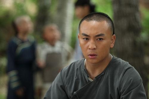 32岁释小龙，前女友是2婚3胎的何洁，分手后事业“翻身”无望？