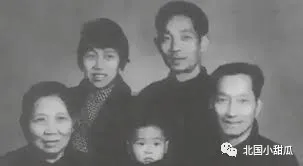 夫人坐轮椅泪别袁隆平:那个宠了她一辈子的人,永远地走了!