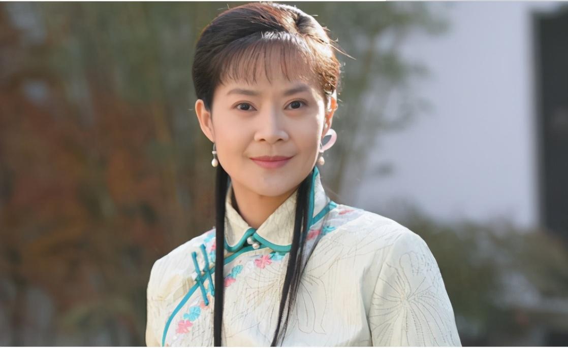 容忍丈夫找小三,屡遭背叛却不离婚,俞小凡为了孩子牺牲太多