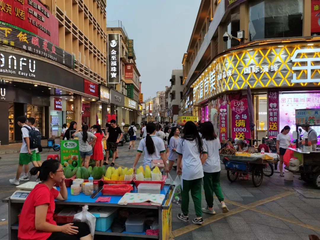 开一间奶茶店能搞多少钱？